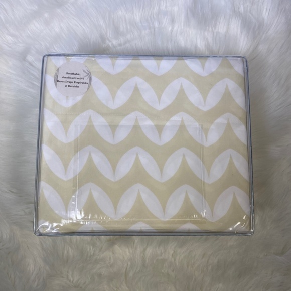 ⭐️SEE NEW LISTING⭐️King 4pc French Vanilla Wave Bedsheets - Picture 2 of 5